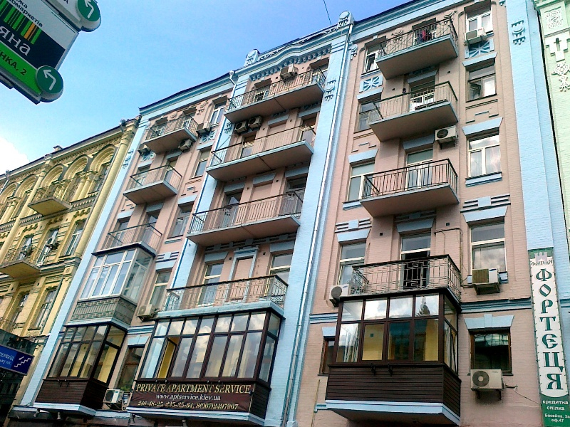 ремонт фасадов, монтаж водосточных труб